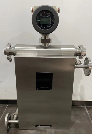 Coriolis Flow meter with heat jacket