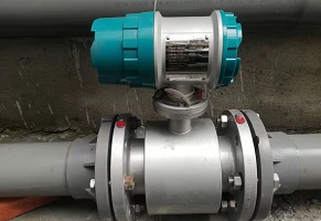 Electromagnetic flowmeter for water flow measurement