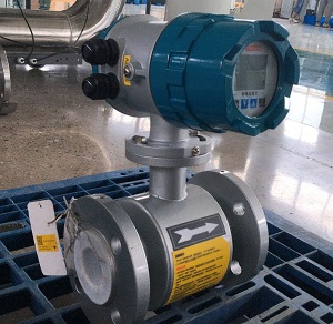 Magnetic flow meter for water