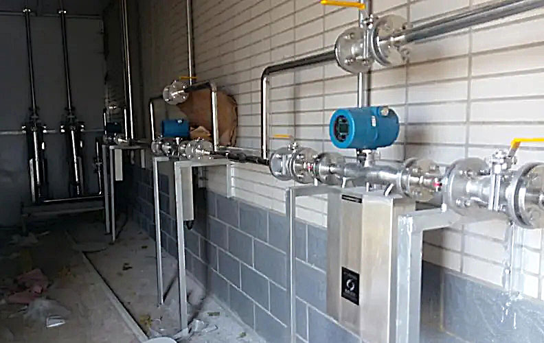 high accuracy coriolis type flow meter