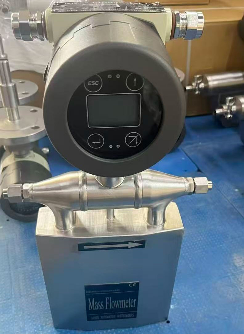 Coriolis flow meter for CO2 Cylinder Filling