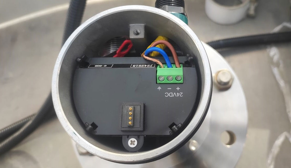 Radar level meter connection