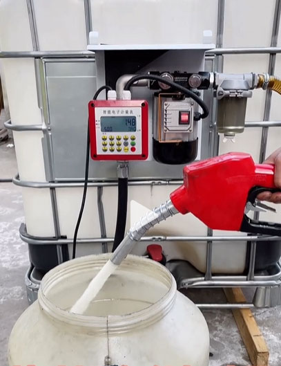 Small oval gear flow meter for DEF Dosing
