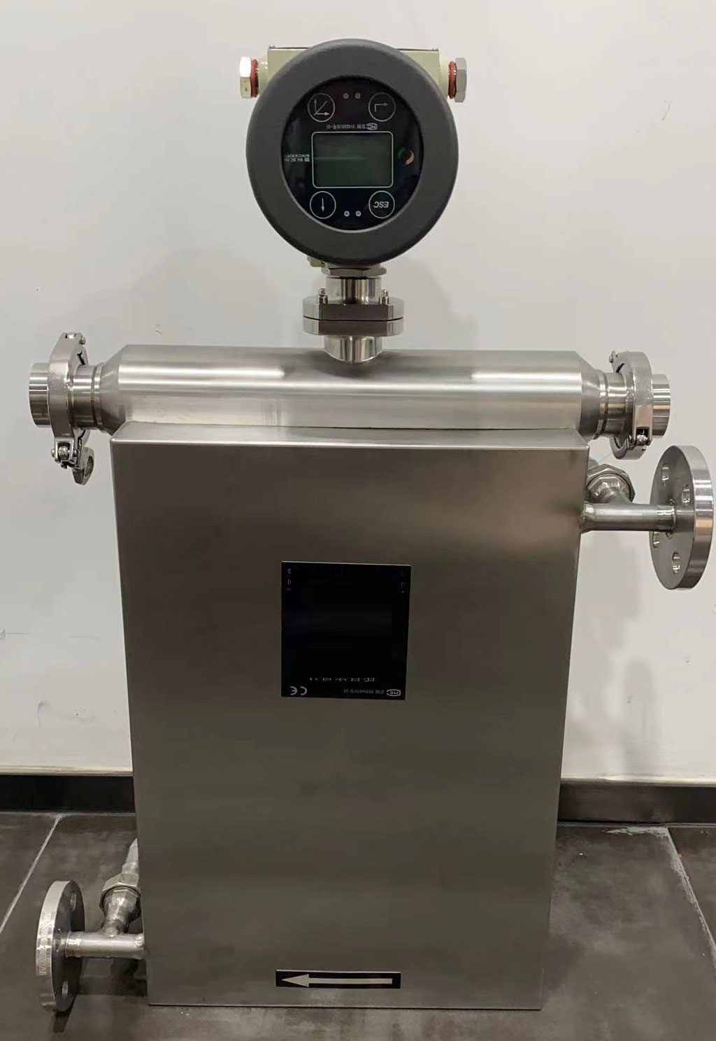 Coriolis flow meter with heating jacket