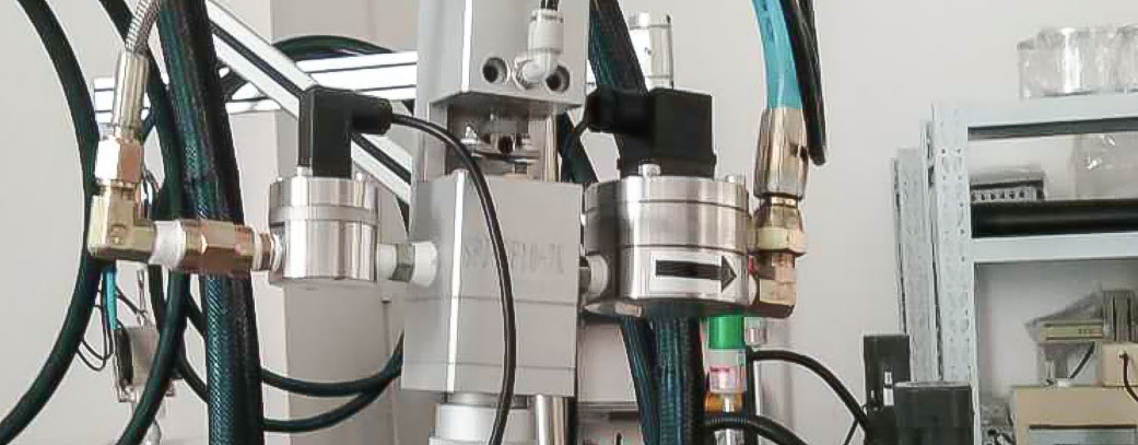Small positive displacement flow meter